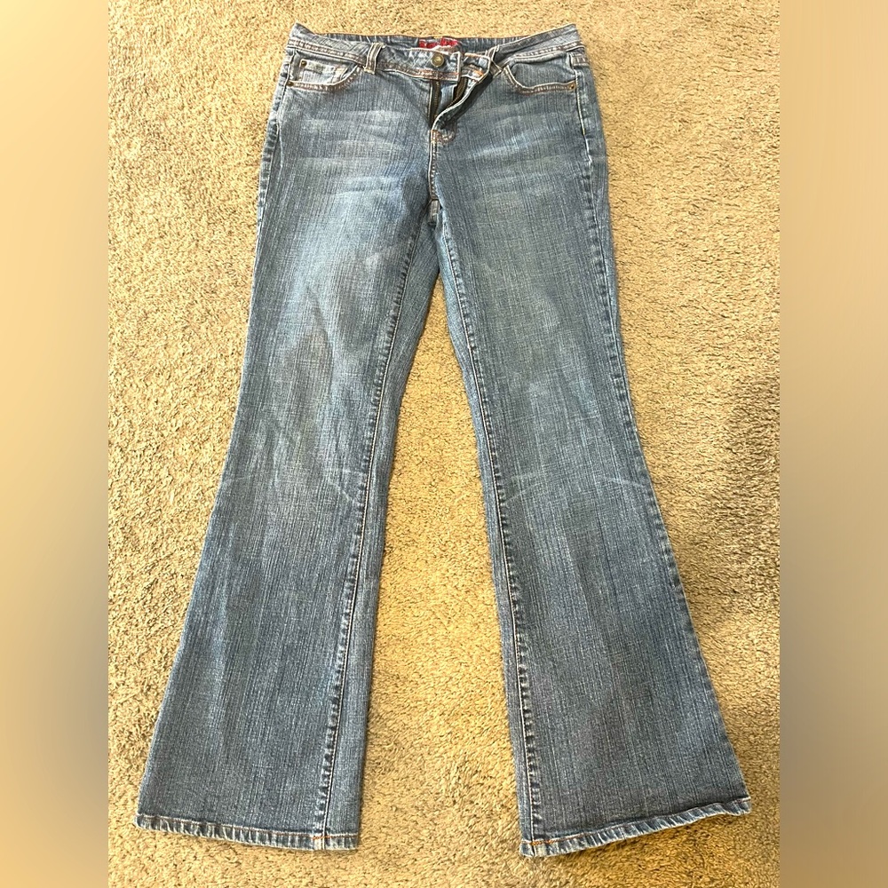 BISOU BISOU WOMEN’S DISTRESSED JEANS • SIZE 8
